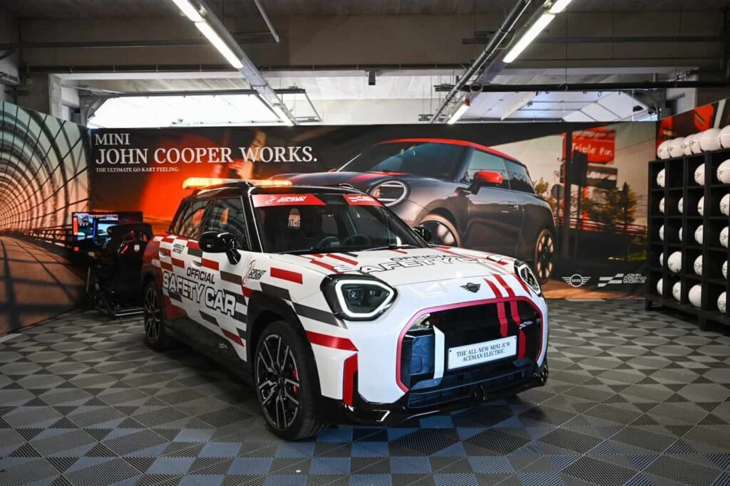 MINI ACEMAN JCW SAFETY CAR 1