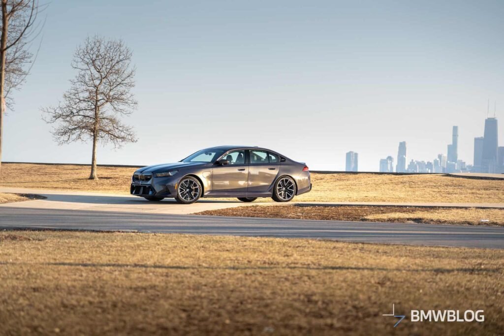 2025 BMW M5 SEPIA METALLIC 01