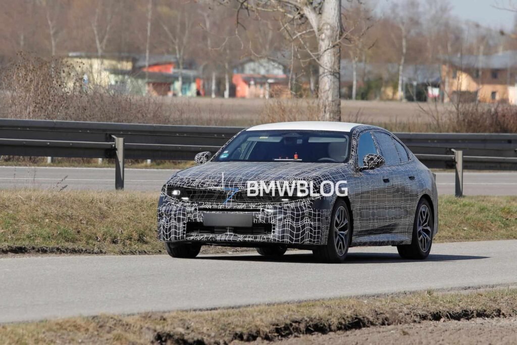 2027 BMW 5 SERIES FACELIFT SPY PHOTOS 11
