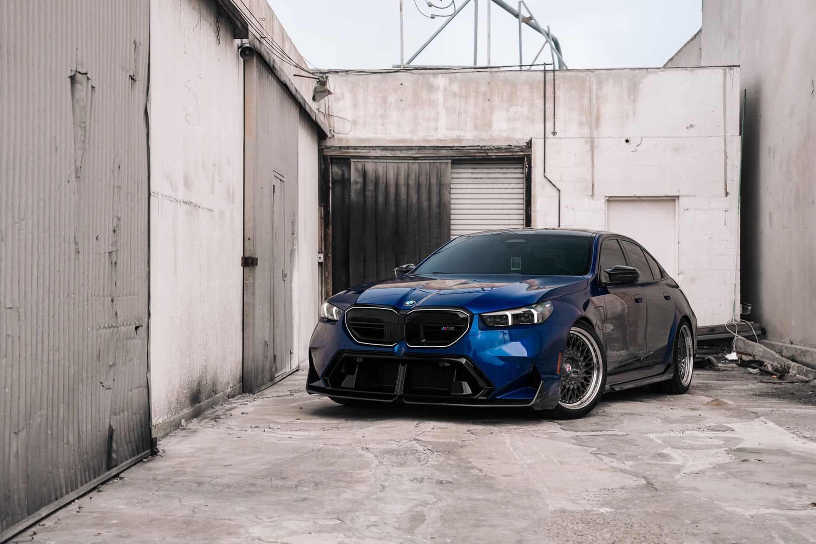 MW M5 in Marina Bay Blue with HRE Vintage 501 wheels