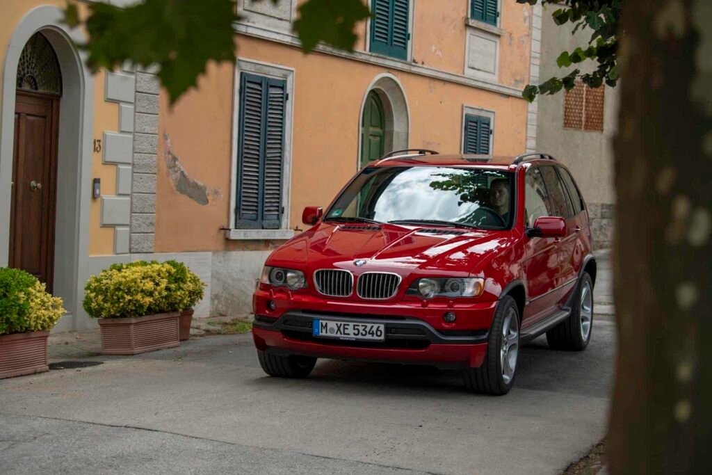 First-generation BMW X5 E53 4.6is front three-quarter view