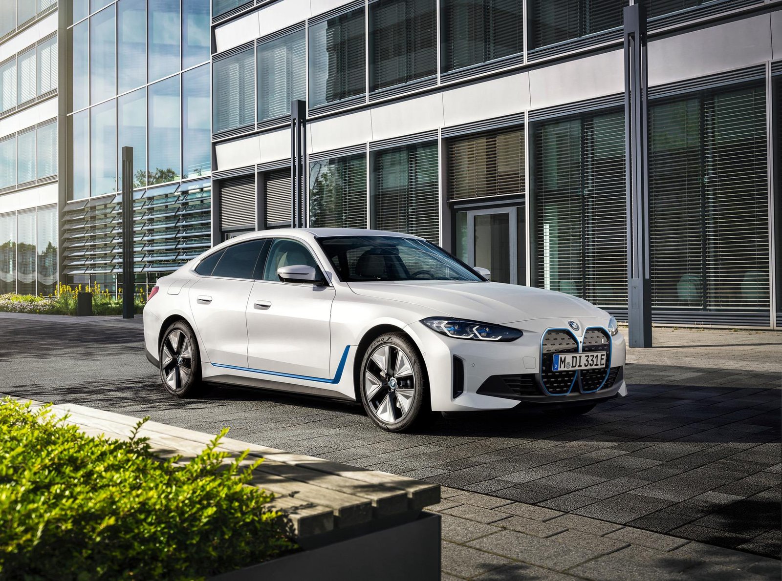 BMW EV with sound-generating motors instead of external speakers