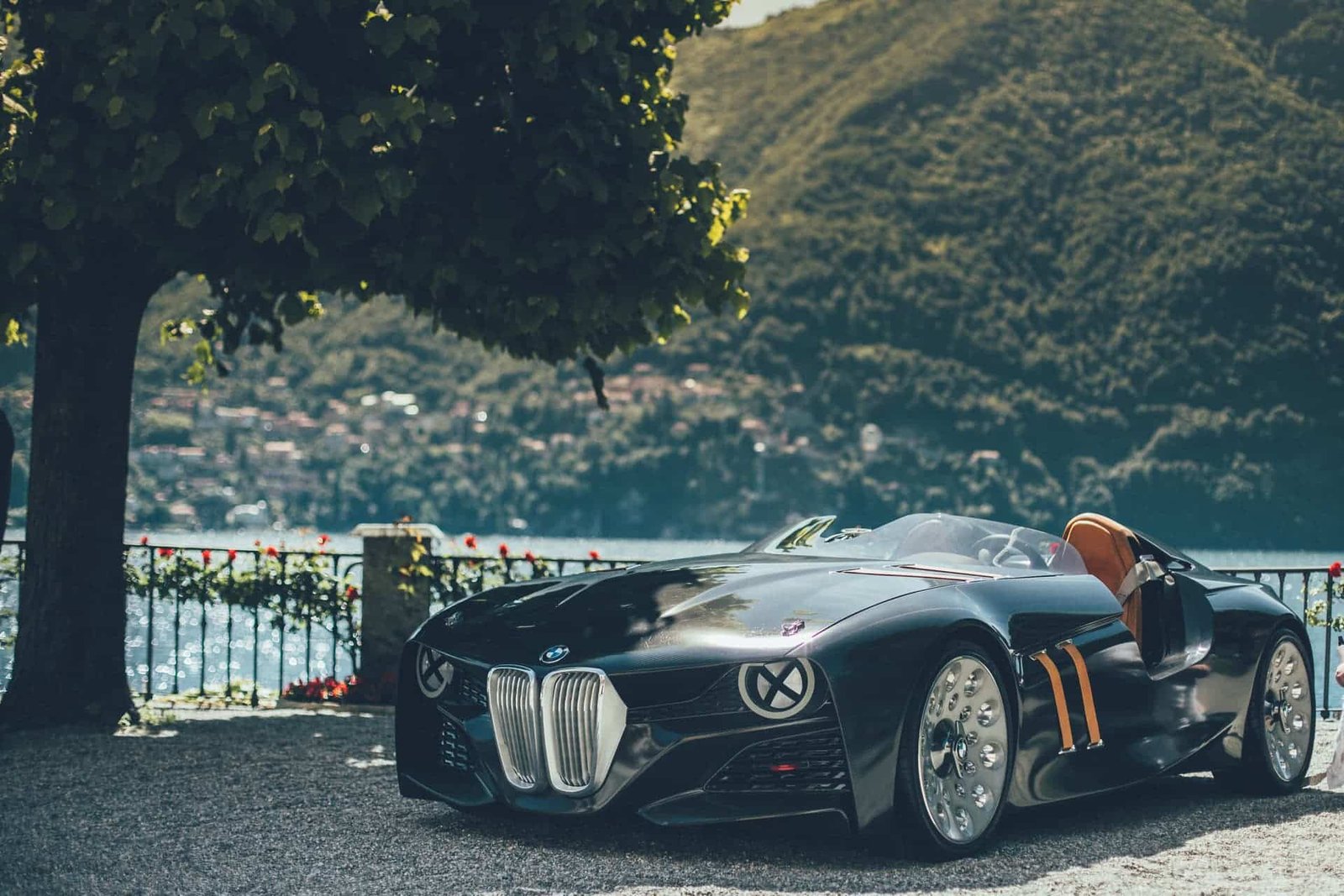 BMW 328 Hommage concept car side profile at Villa d’Este"