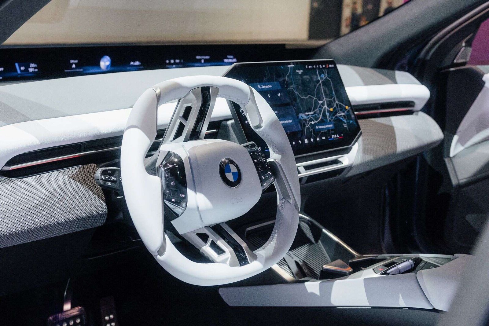 2026 BMW IX3 BERLIN MARATHON 04