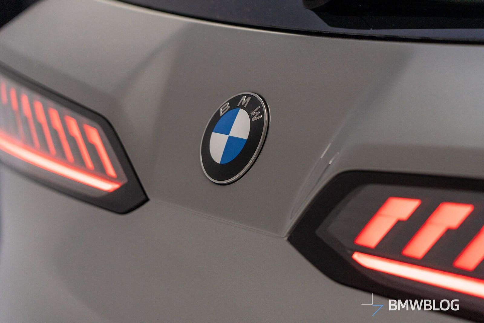 2026 BMW IX3 SPACE SILVER 08
