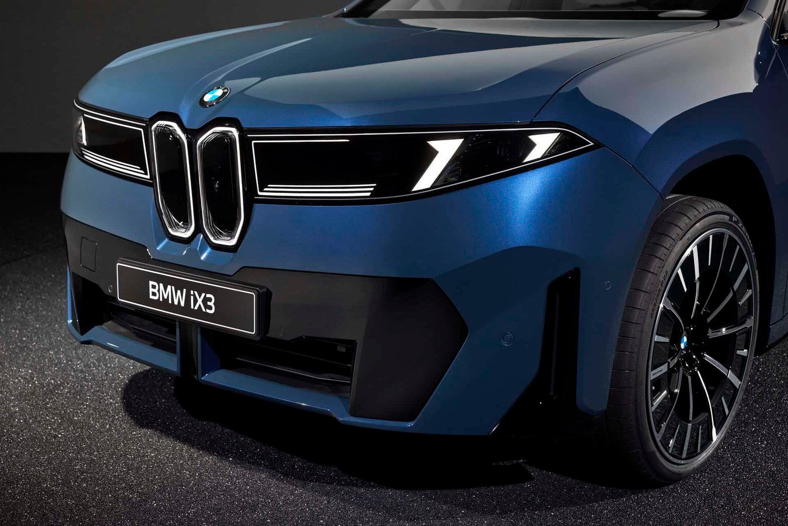 2026 BMW IX3 new headlights design