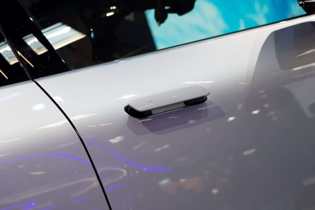 BMW IX3 SPACE SILVER 04