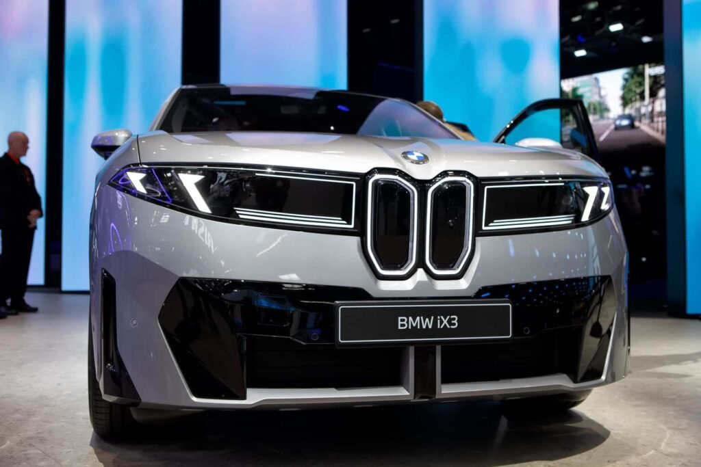 BMW IX3 SPACE SILVER 08