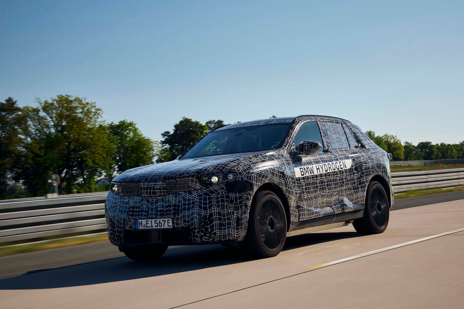 BMW X5 G65 prototype testing with hydrogen fuel cell system