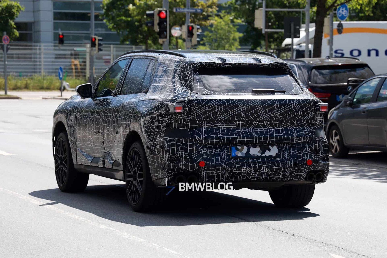 2027 BMW X5 rear-end showing the split tailgate