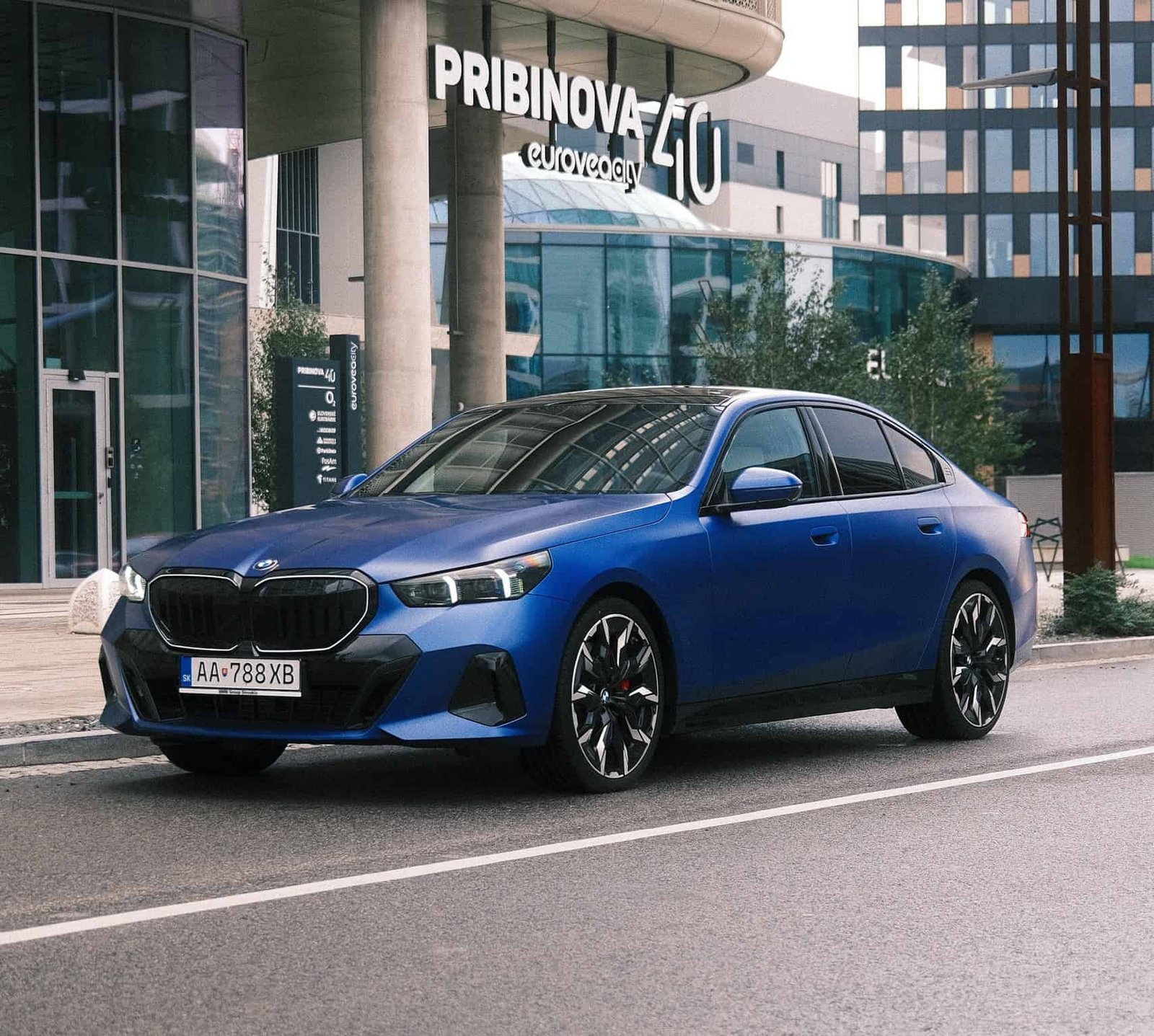 BMW 520D FROZEN PORTIMAO BLUE 21