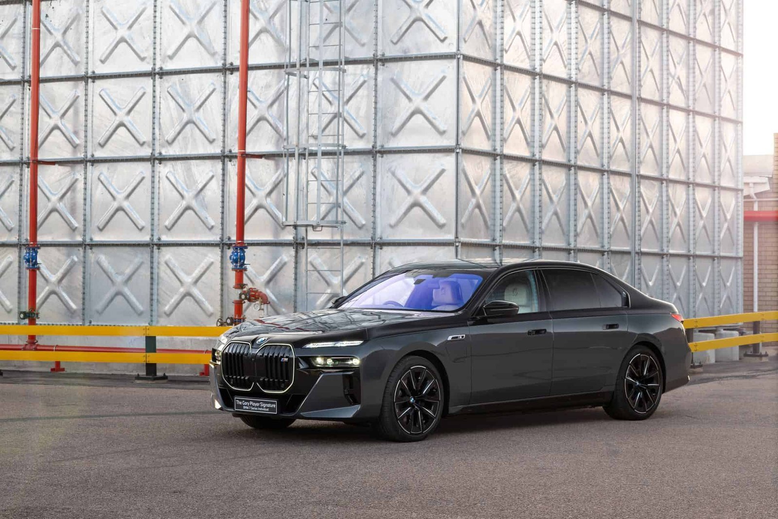 BMW M760e xDrive Gary Player Signature Edition in Black Sapphire and Dravit Grey