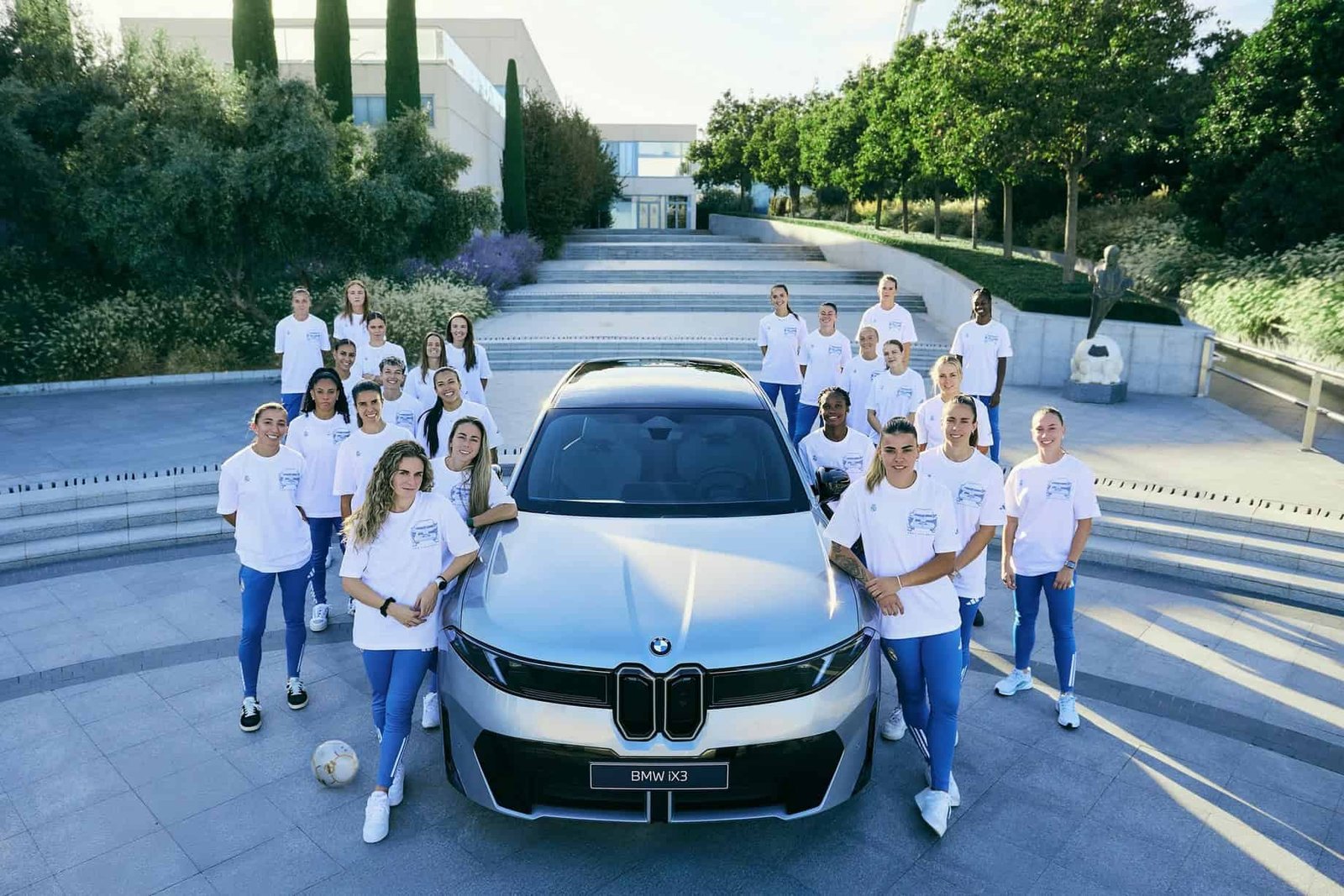 NEW BMW CARS FOR REAL MADRID'S WOMEN'S FOOTBALL TEAM 1
