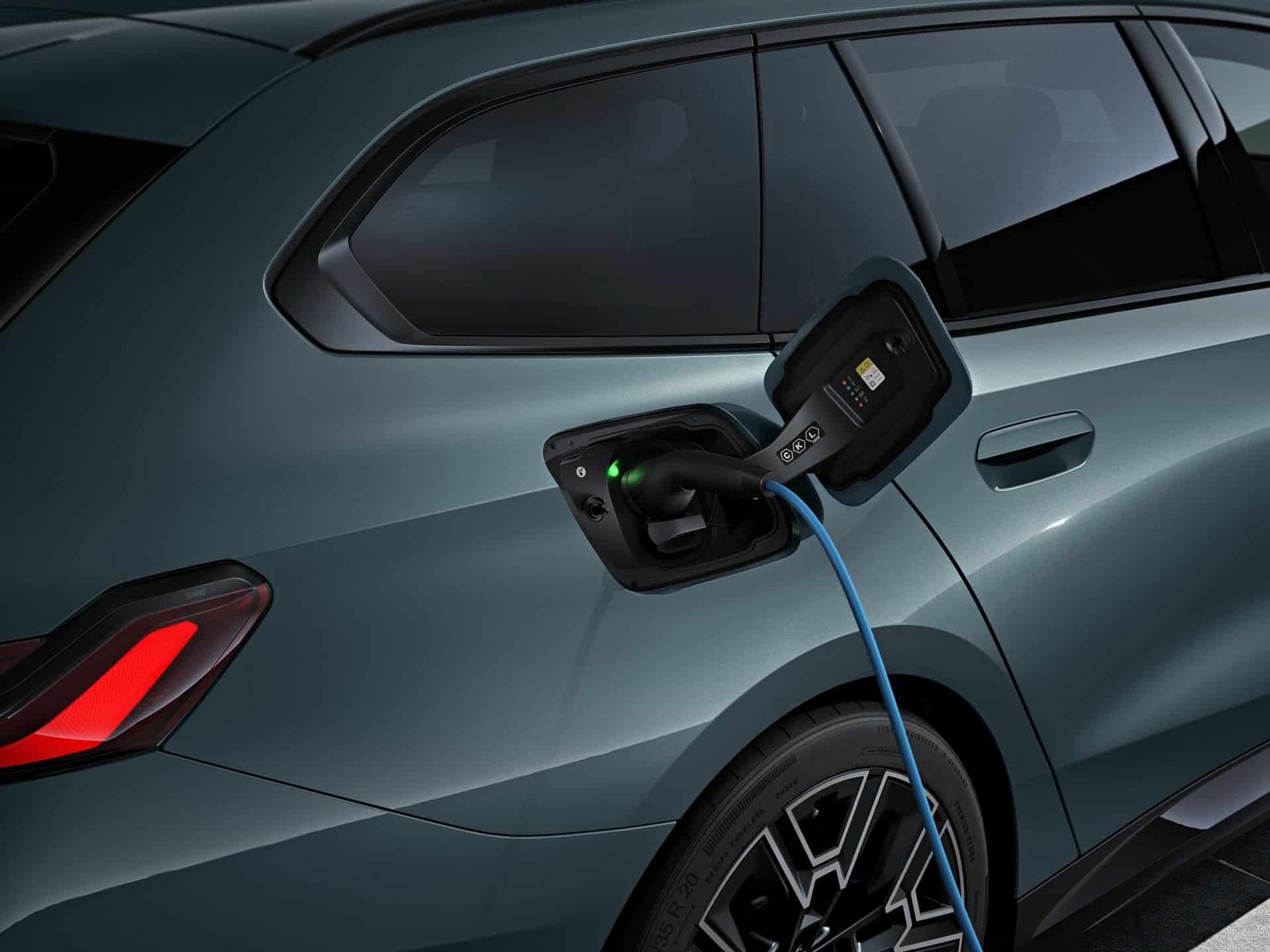 Why a BMW EREV Could Be the Perfect Bridge Between Gas and Electric