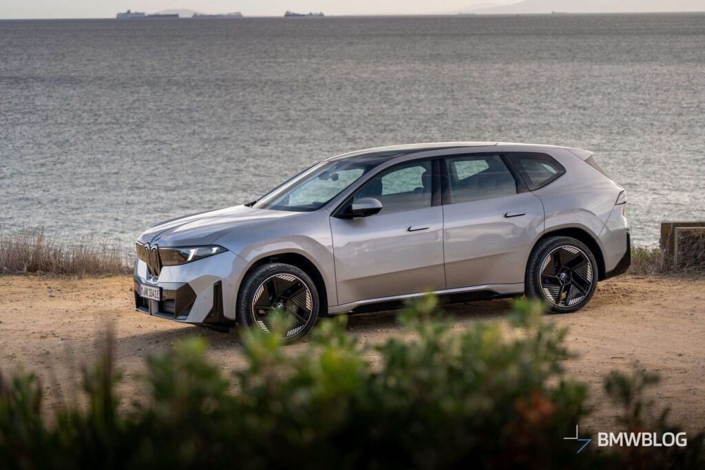 2025 BMW IX3 SPACE SILVER 01