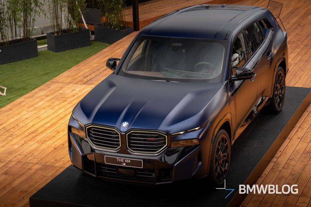 2026 BMW XM FACELIFT FROZEN TANZANITE BLUE 45