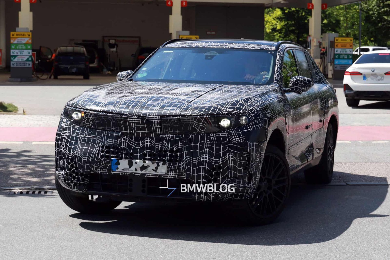 2027 BMW X5 SPY PHOTOS PROTOTYPE spotted on the road
