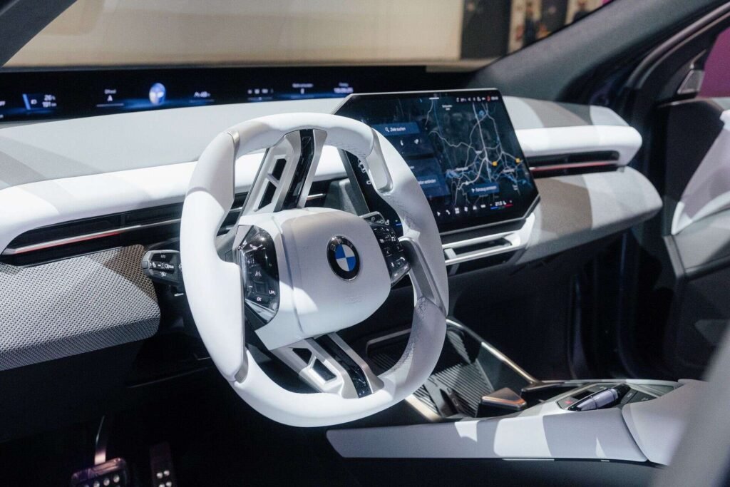 2026 BMW IX3 BERLIN MARATHON 04