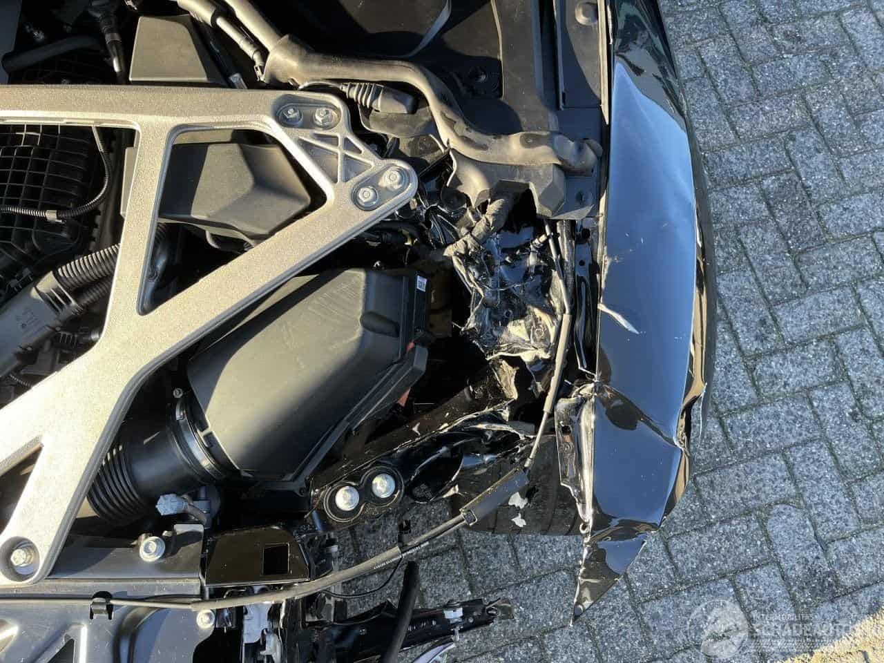 CRASHED BMW M4 CSL 7