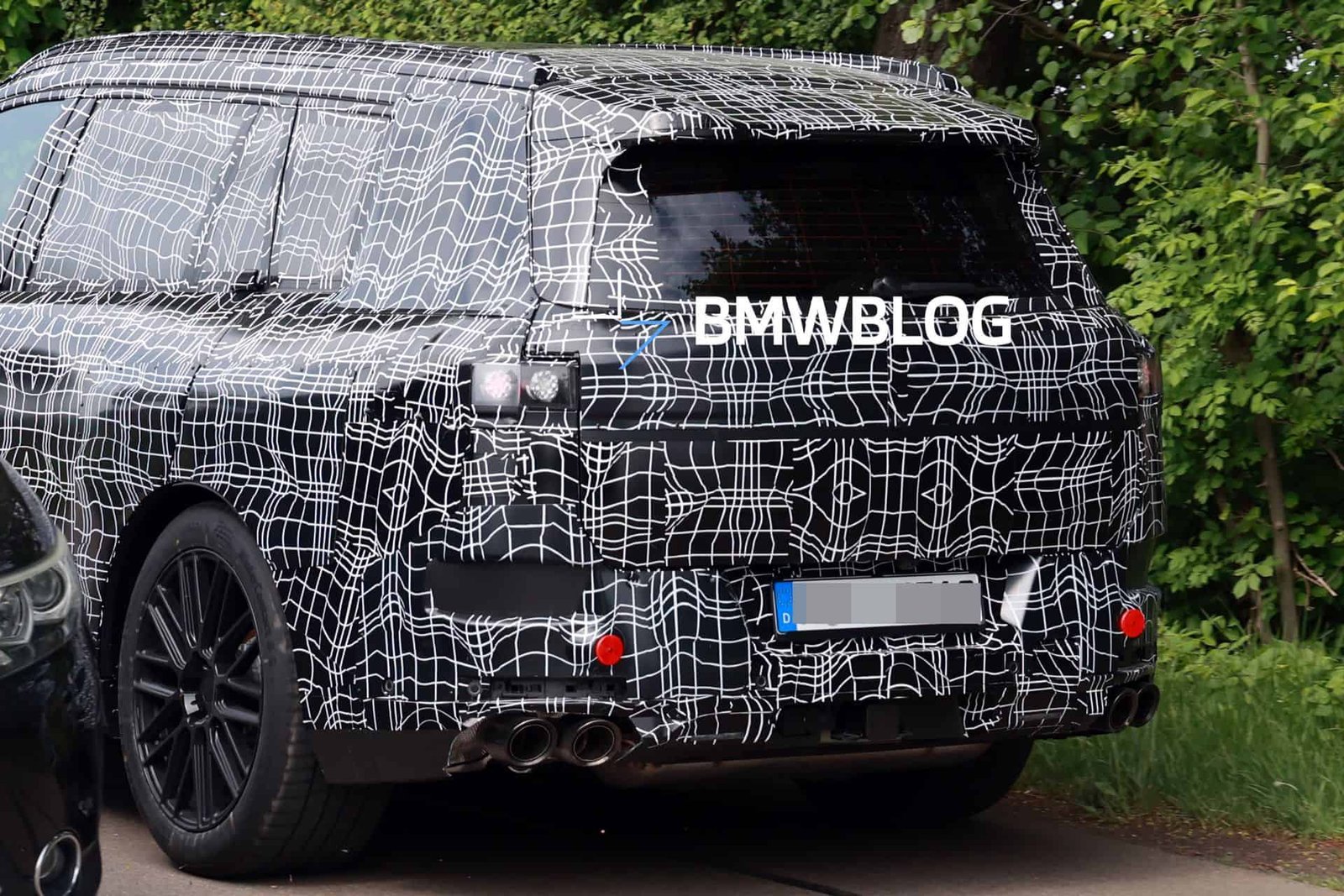 2027 BMW X7 G67 07