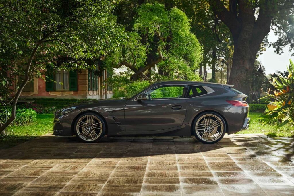 Side view of the BMW Touring Concept Coupe